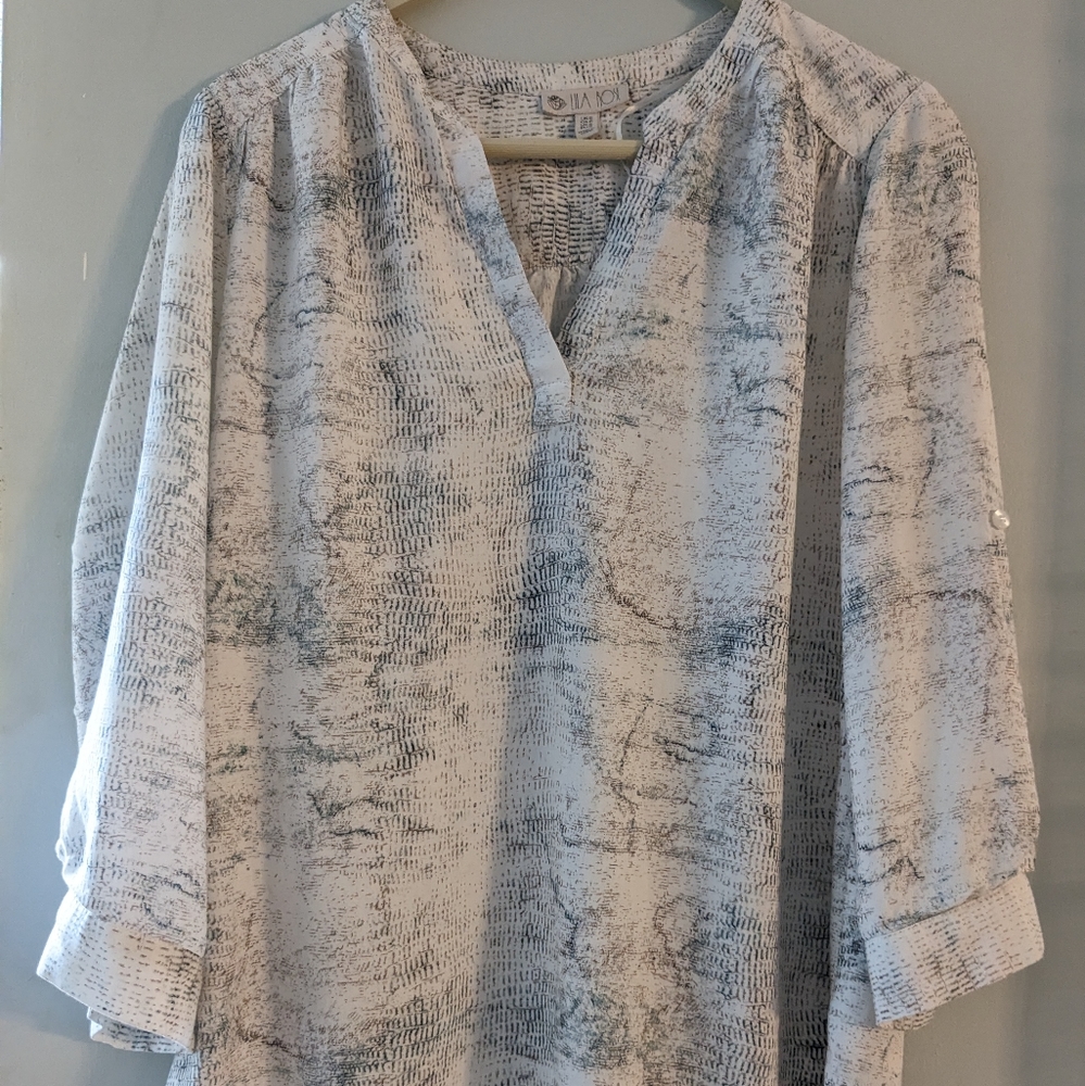 Lila rose top size medium